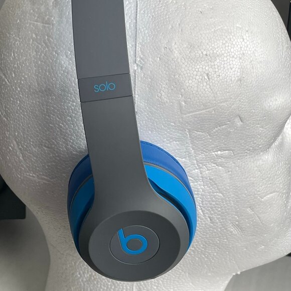 Beats Solo2 Wireless On-Ear Headphone, Active Collection - Picture 4 of 12